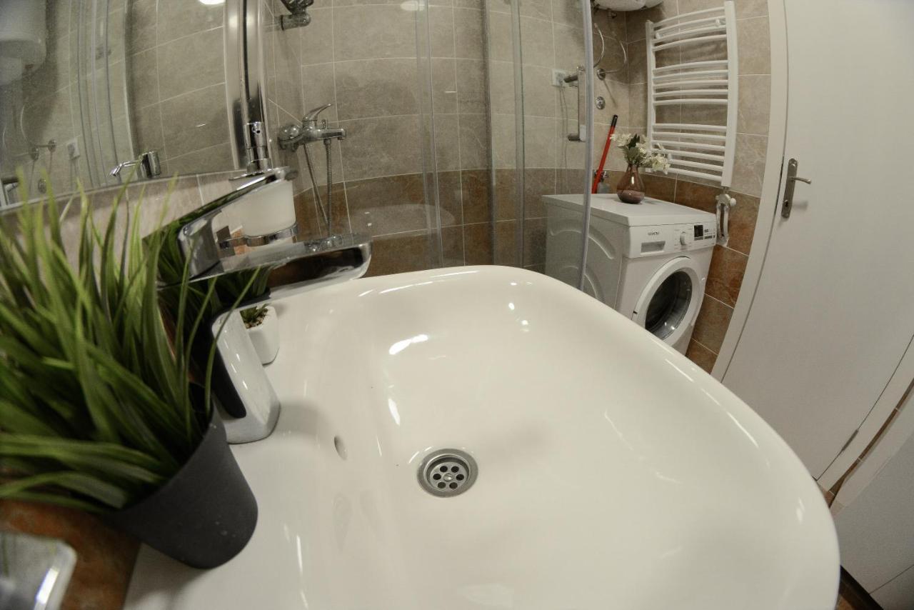 Apartment Dobraya Grey Novi Sad Eksteriør billede