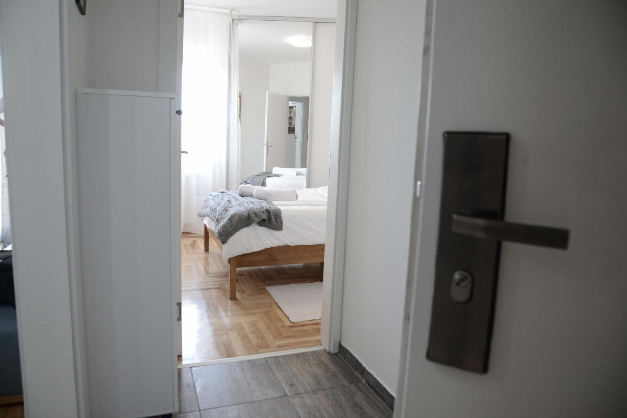 Apartment Dobraya Grey Novi Sad Eksteriør billede